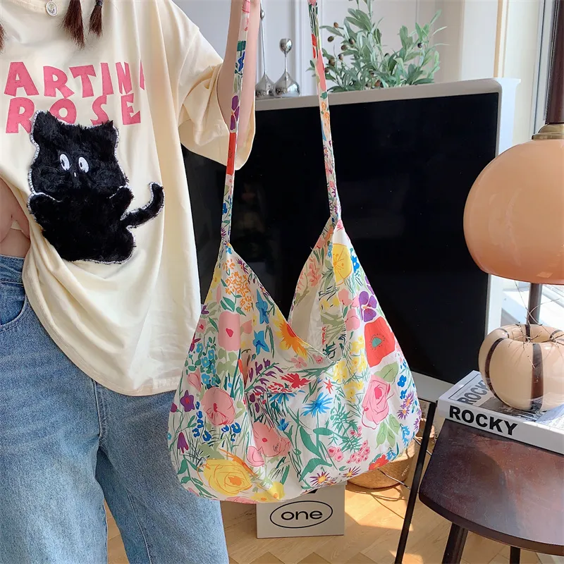 Casual Printed Large Capacity Cotton Shoulder Shopping Bag with Magnetic Buckle