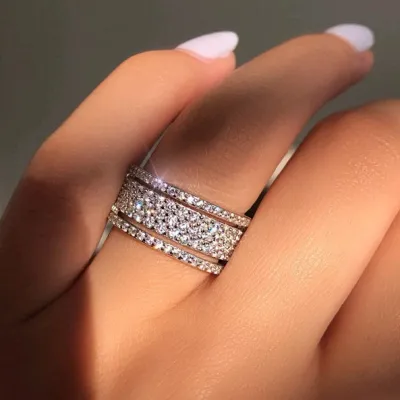 Women Minimalist Creative Wheel Micro-Inlaid Diamond Ring