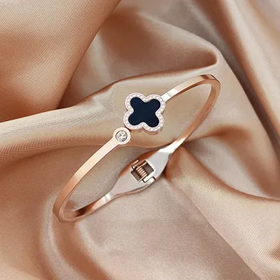 Women Fashion Titanium Steel Four-Leaf Clover Bracelet