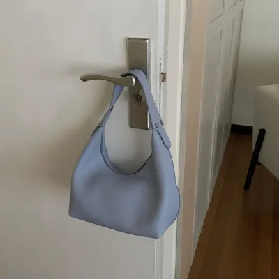 Women Fashionable Simple Solid Color Zipper PU Handbag Baguette Bag