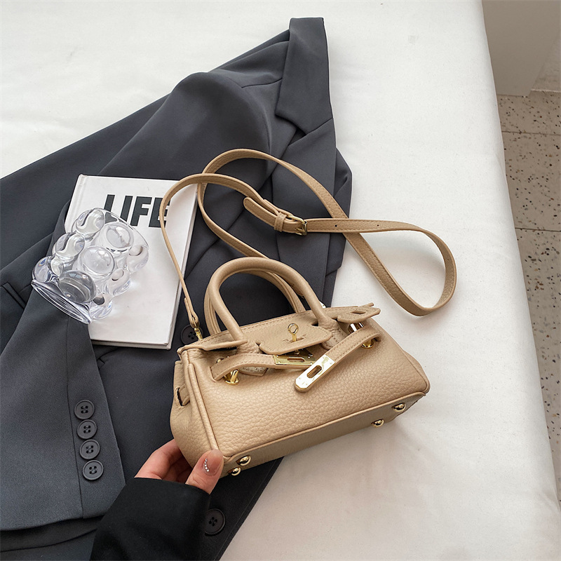 ★TOUT Y EST★ LOCA shoulder bag 3 color BW226 Designer fashion, Seoul-fully created | W Concept