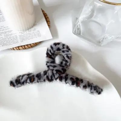 Women Fashion Leopard Plush Grab Hair Clip