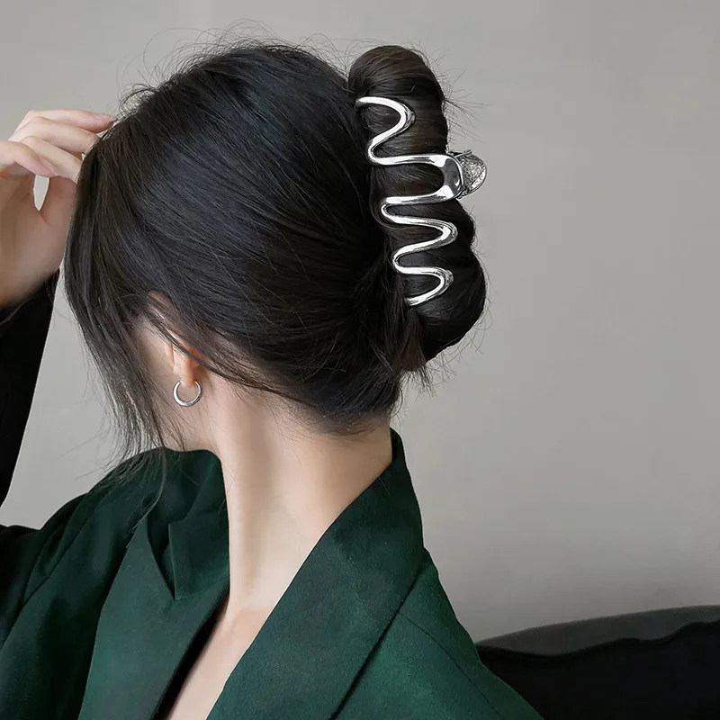 Women Simple Fashion Wave Edge Metal Hair Claw Grip