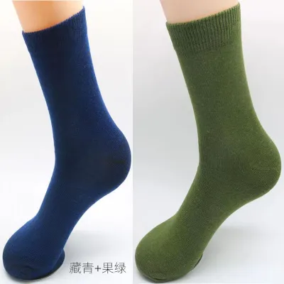 Men Fashion Basic Solid Color Mid-Calf Movement Socks