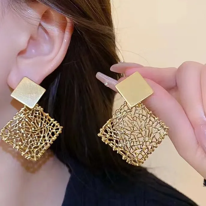 Fashion Metal Hollow Geometric Personality Earrings