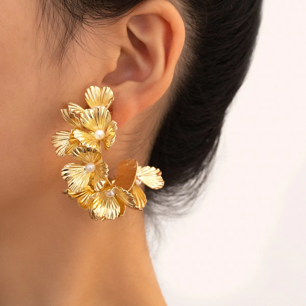 Exaggerated Multi-Layer Floral C-Type Sweet Cool Wind Earrings