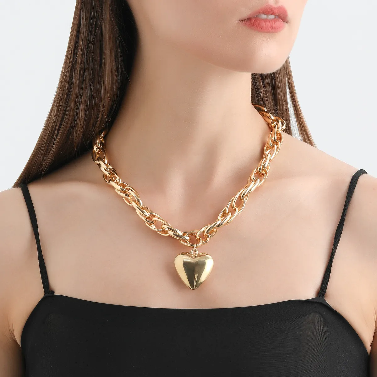 Fashion Heart-Shaped Thick Chain Necklace Geometric Metal Pendant Necklace