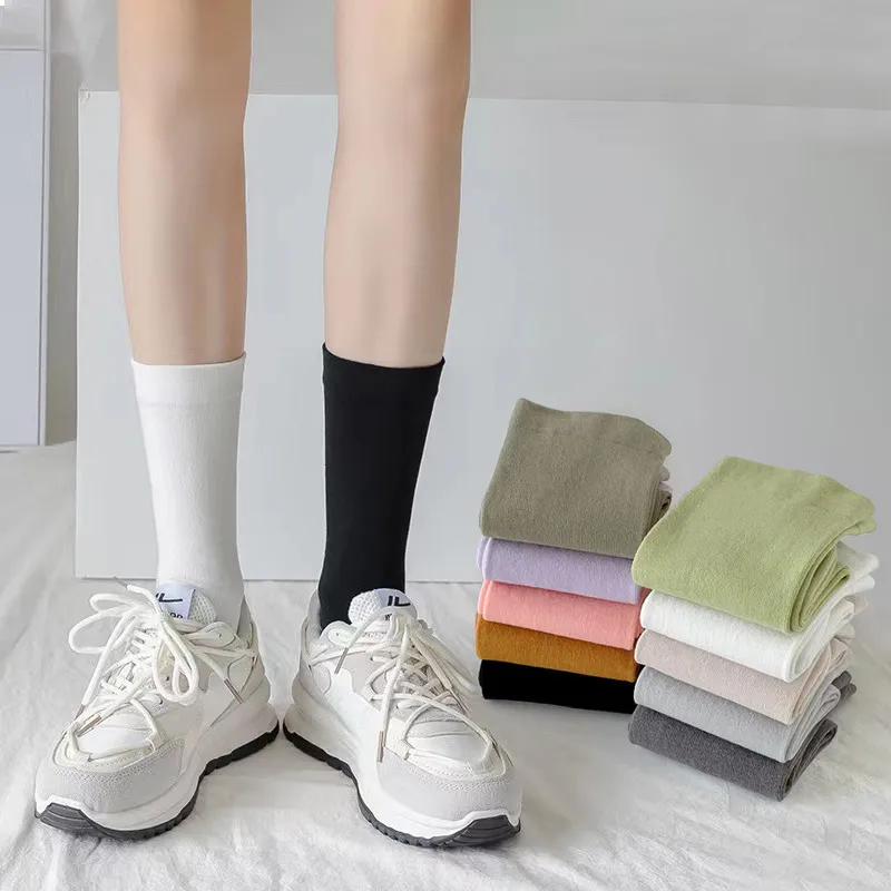 Women's Simple Solid Color Cotton Fresh Socks