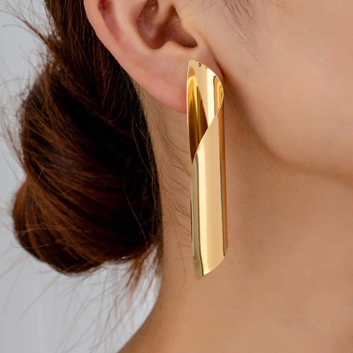Women Fashion Simple Irregular Twist Earrings