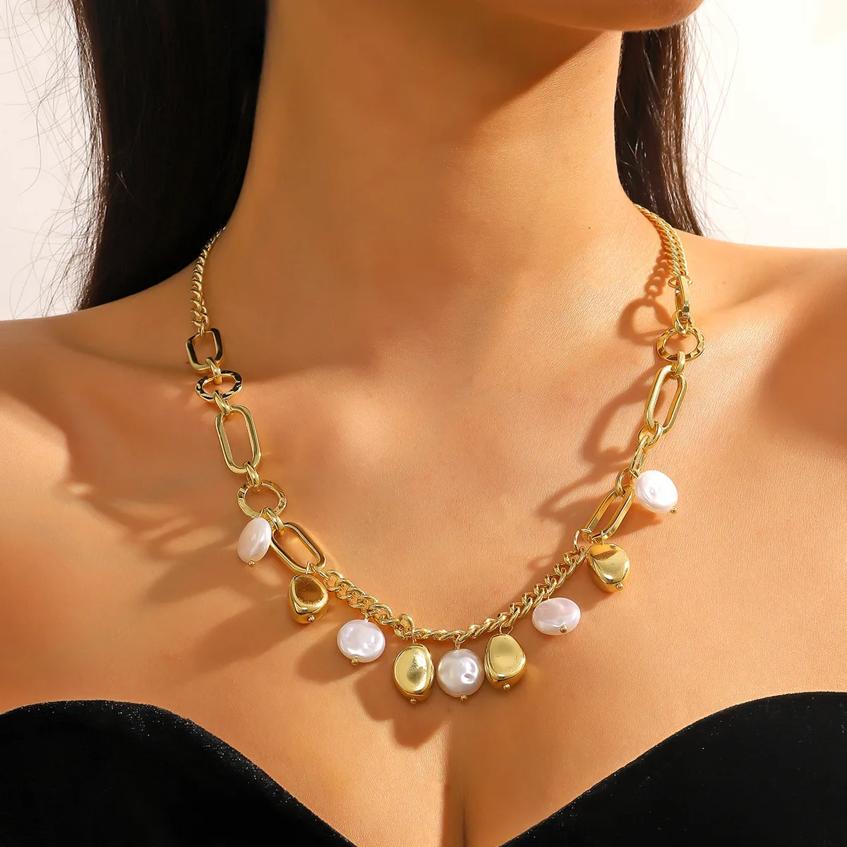 Fashion Metallic Shaped Baroque Pearl Beaded Necklace