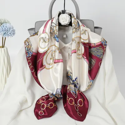 Women's Simple Chain Printed Polyester Square Scarf 90x90cm