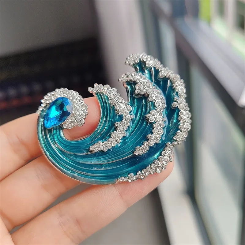 Women Fashion Creative Wave Spray Brooch