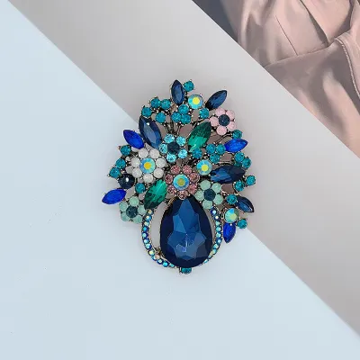 Women's Fashion Diamond-Encrusted Gem Flower Brooch Vintage Literature Art Retro Zinc Alloy