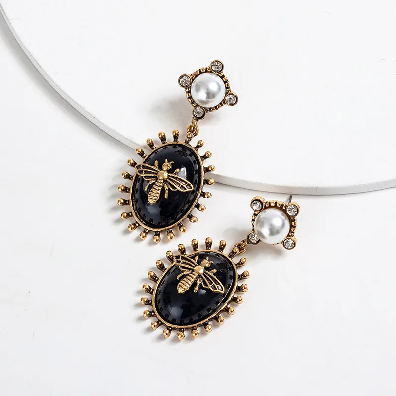 Women Fashion Exaggerated Alloy Pearl Bee Earrings