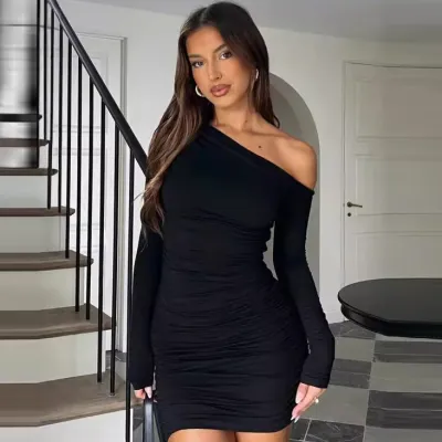 Vestido ajustado de manga larga con hombros oblicuos y color liso sexy para mujer