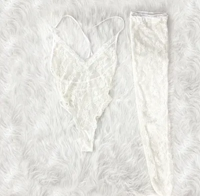 Women Sexy Deep V Halter Neck Lace Bra Sets with Stockings