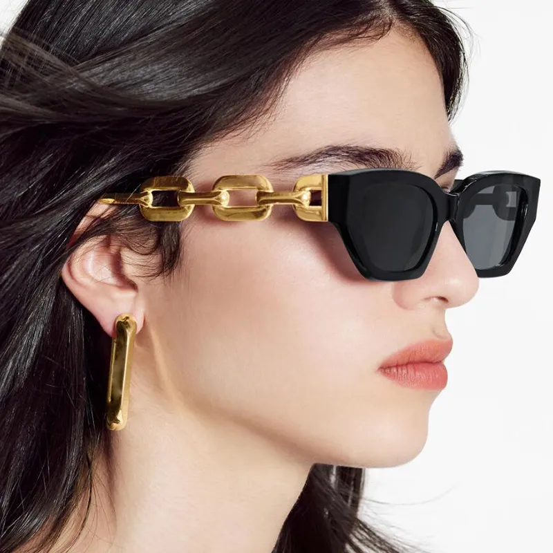 Distinctive Thick Chain Square Frame Retro Sunglasses