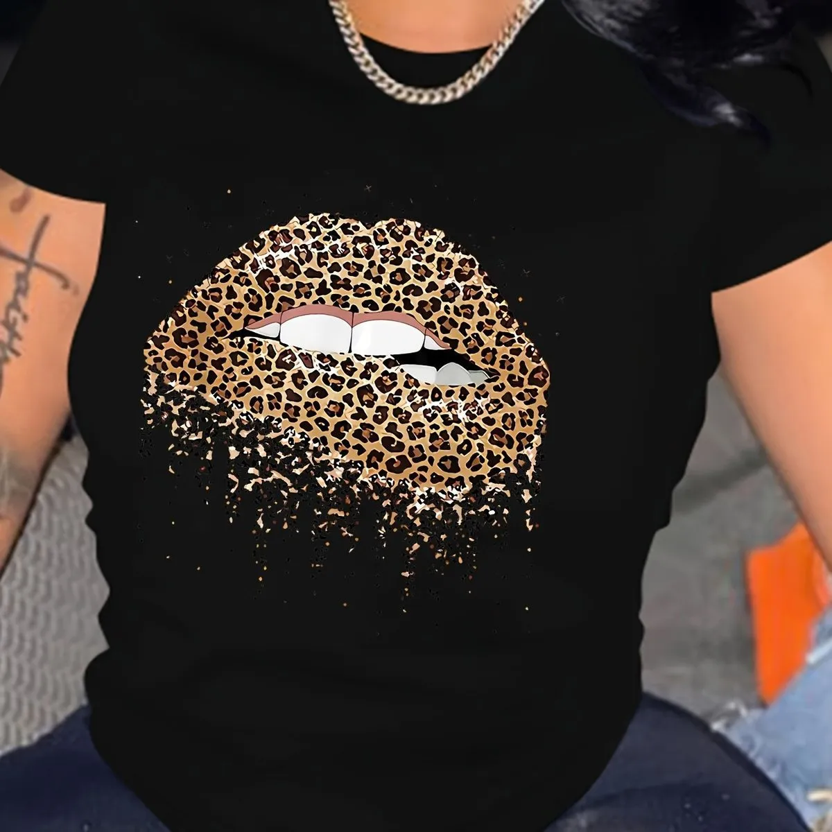 Women's Leopard Lips Afro Print Crewneck Short Sleeve T-Shirt - Street Hipster Style