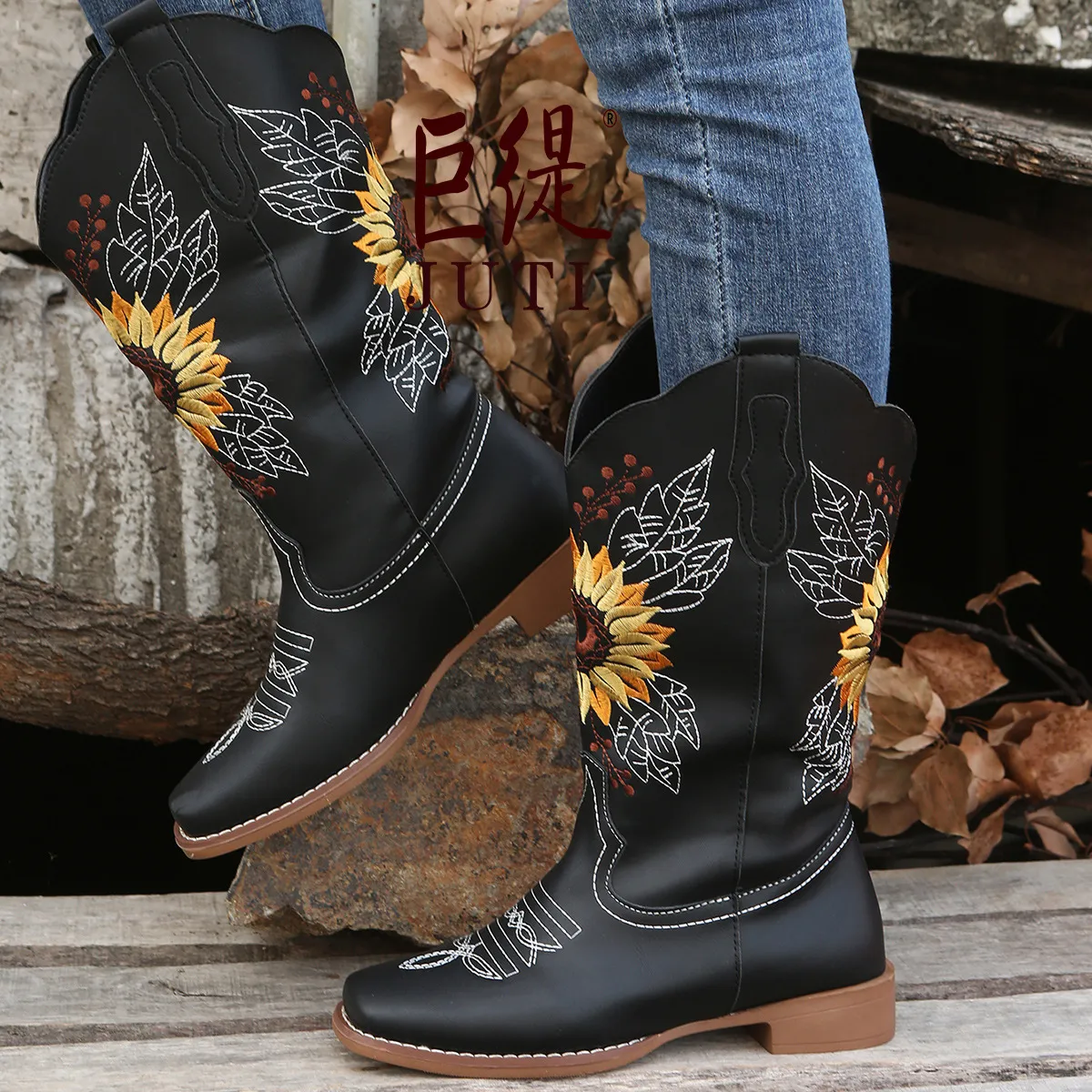 Plus Size Vintage Ethnic Embroidered PU Boots Solid Color Horseshoe Heel Round Toe Rubber Sole Women