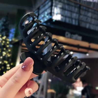 Women Fashion Solid Color Large Hair Plastic Claws
