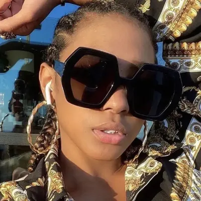 Gafas de sol de montura grande con diseño poligonal para mujer