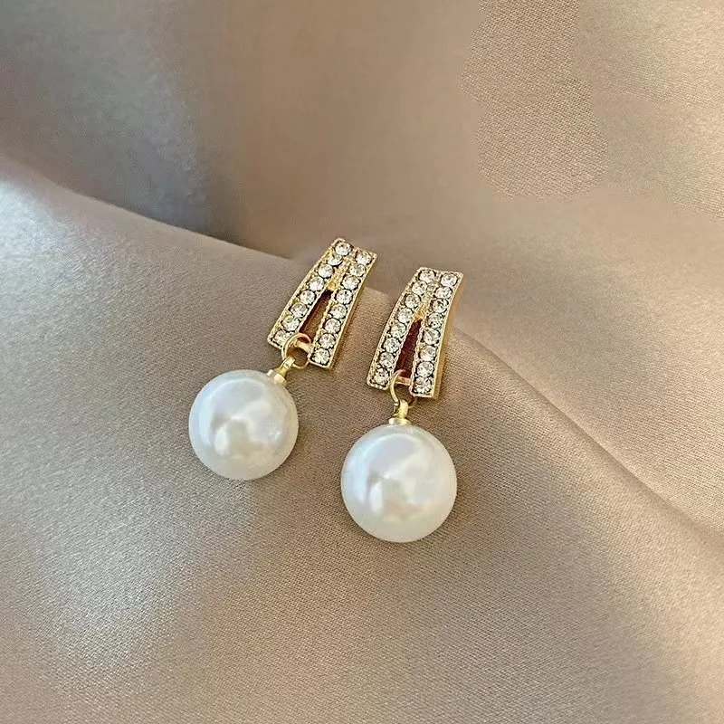 Elegant Rhinestone Pearl Geometric Earrings