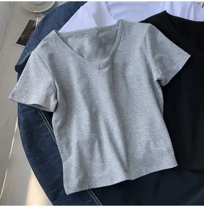 Women's Slim Fit V-Neck Crop T-Shirt in Solid Color - Commuter Wind Style