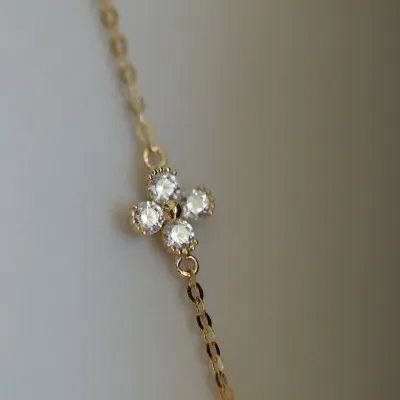 Women's Simple Sterling Silver Four-Petal Flower Rhinestone Bracelet