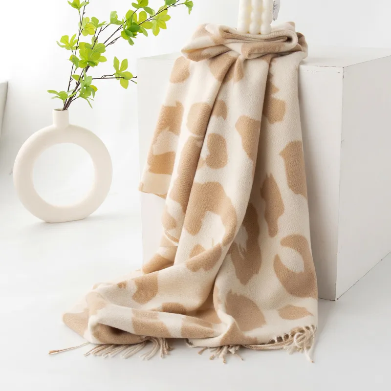 Women Retro British Style Tassel Leopard Print Thickened Warm Scarf