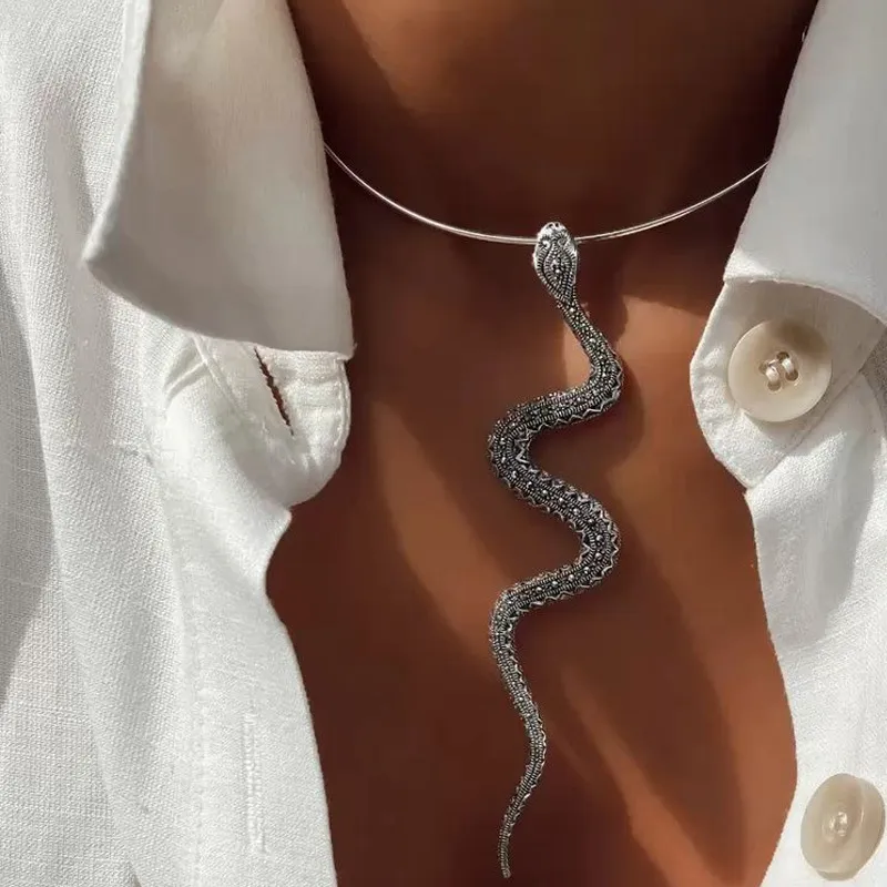Women Fashion Exaggerated Snake Rhinestone Diecast Alloy Necklace