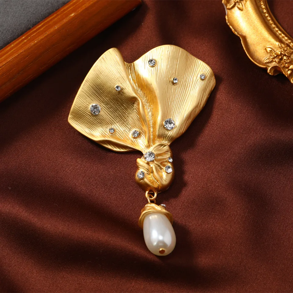 Creative Baroque Bow Pearl Brooch Retro Vintage