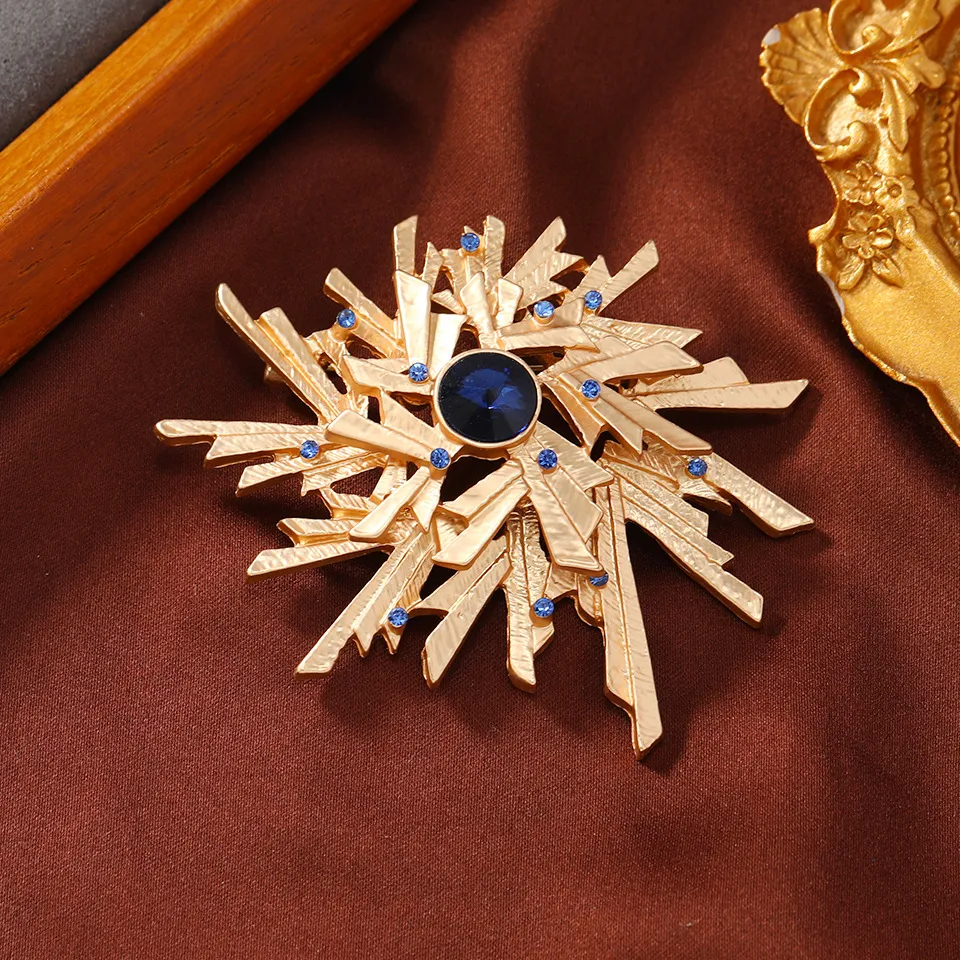 Palace Vintage Alloy Geometric Brooch