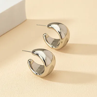 Women's Fashion Simple C Shape Metal Wide Face Earrings