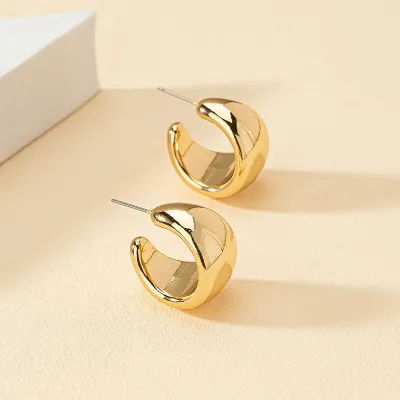 Women's Fashion Simple C Shape Metal Wide Face Earrings
