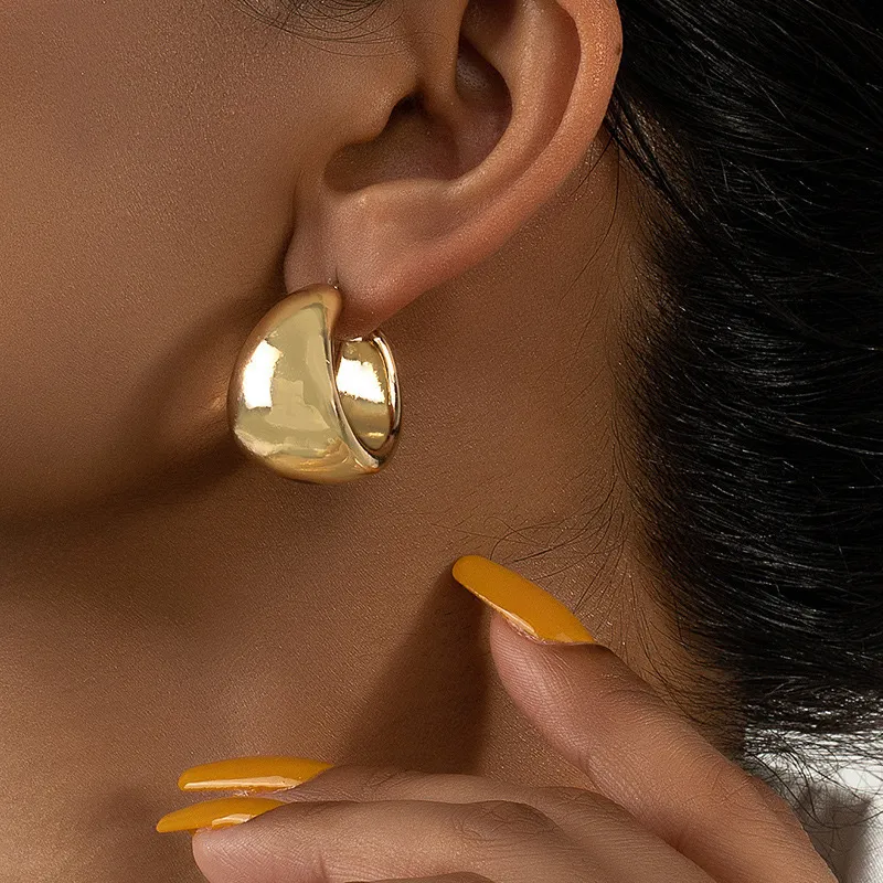 Women's Fashion Simple C Shape Metal Wide Face Earrings