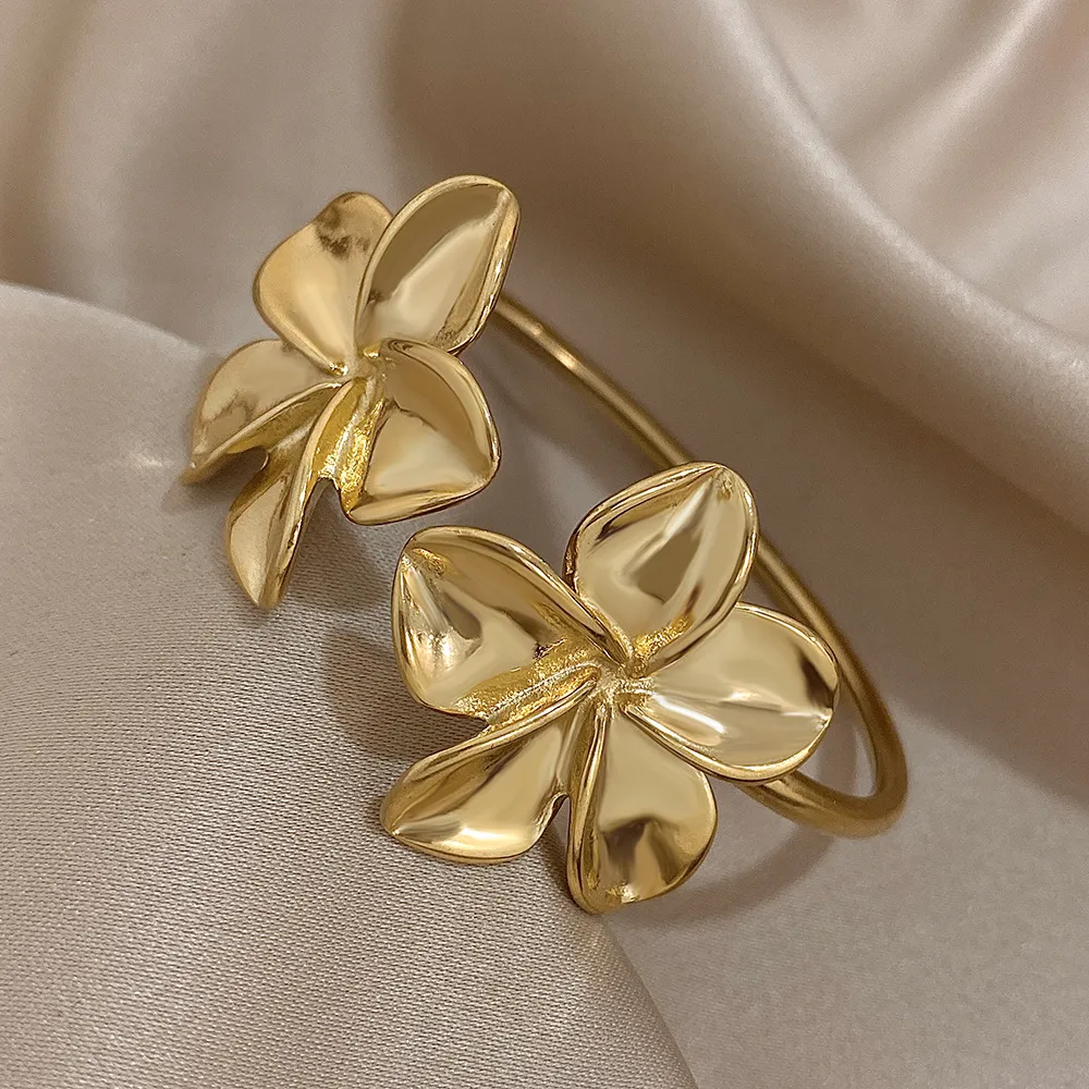Fashion Metal Flower Bracelet