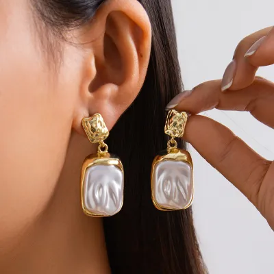 Fashion Exquisite Light Luxury Geometric Alloy Acrylic Pearl Pendant Earrings