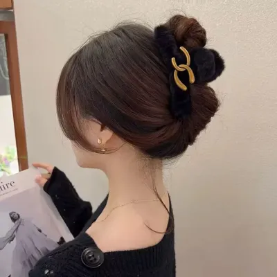 Elegant Oversized Plush Shark Clip Winter Hair Claw for Women