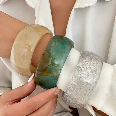 Women Fashion Gradient Translucent Acrylic Bracelet