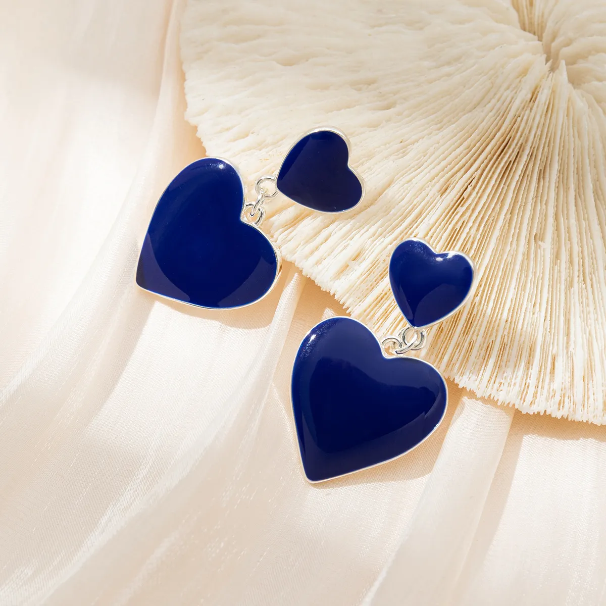 Simple Heart-Shaped Zinc Alloy Oil Drop Earrings Fashion Commuter