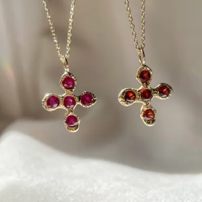 Fashion Round Rhinestone Cross Vampire Pendant Necklace