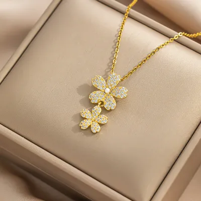 Fashion Rhinestone Flower Design Titanium Steel Necklace