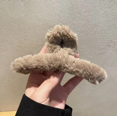 Women Simple Solid Color Large Plush Hair Grab Clip