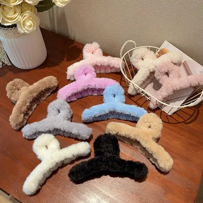 Women Simple Solid Color Large Plush Grab Clip