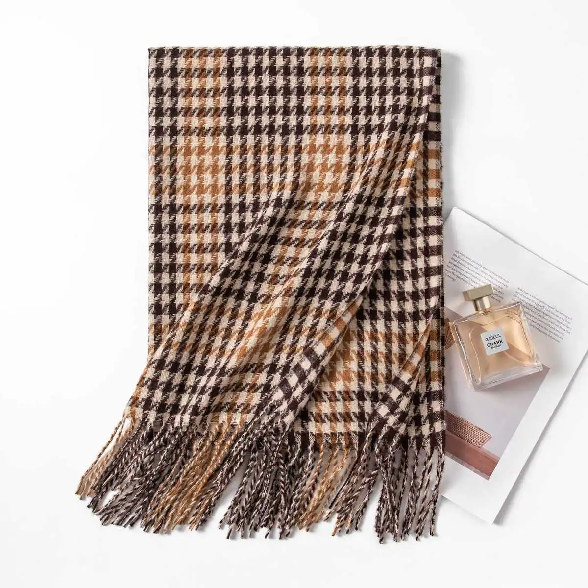 Women Contrast Color Houndstooth Scarf