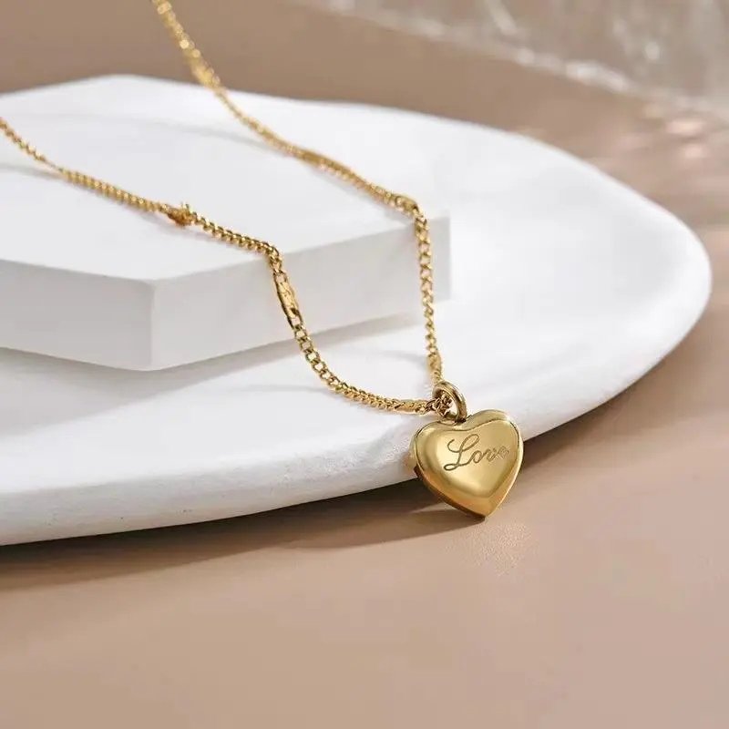 Women Fashion Simple Heart Snake Chain Necklace Alloy Pendant Jewelry