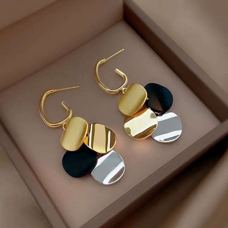 Women's Fashion Contrast Color Round Tassel Earrings