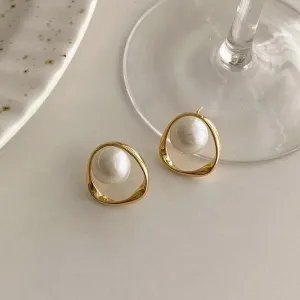 Women's Fashion Geometric Hollow Pearl Earrings