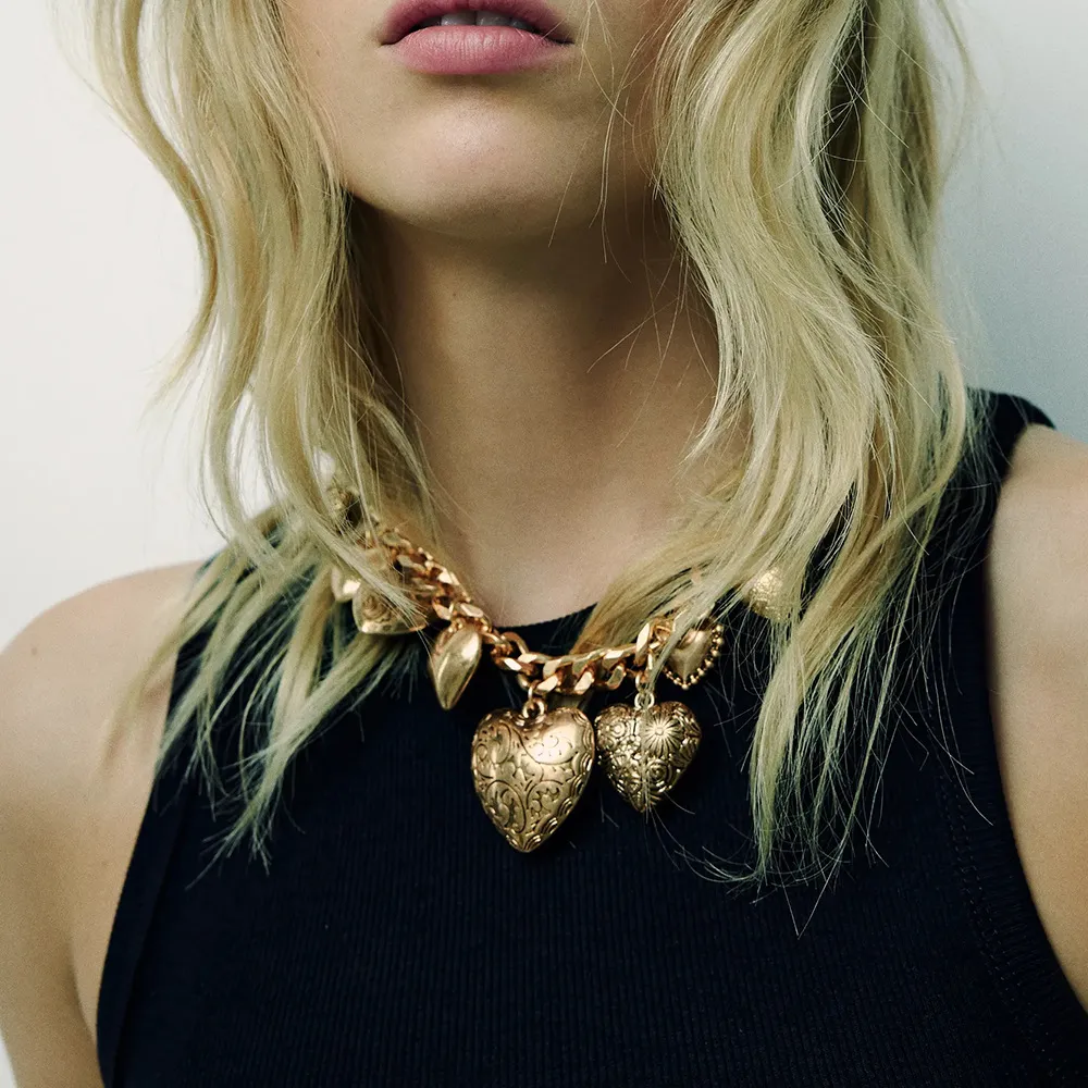 Women Fashion Exaggerated Carved Heart Pendant Metal Necklace