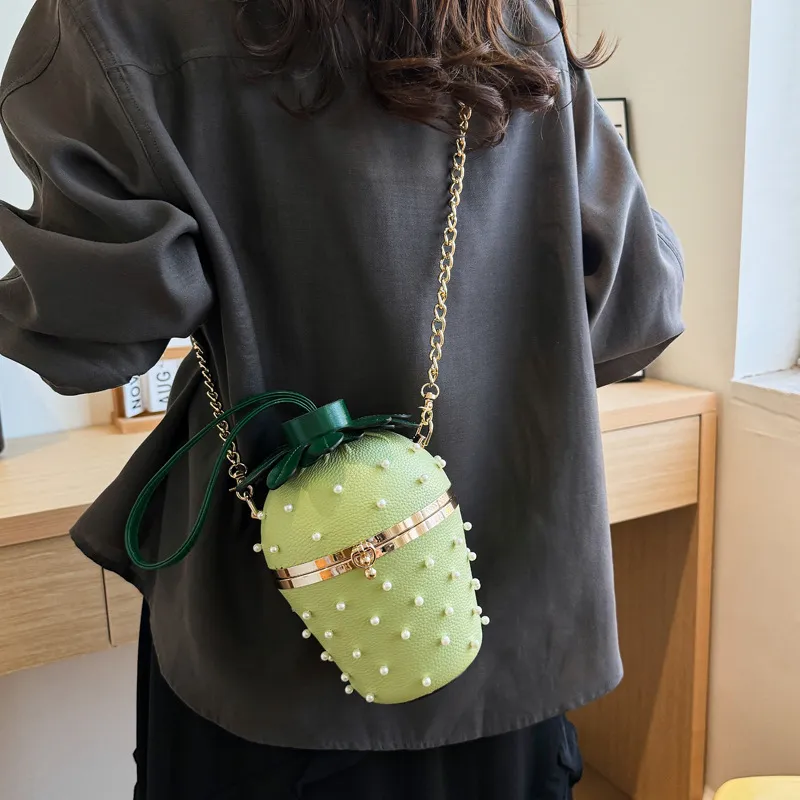 Women Fashion Creative Rivet Strawberry Bucket Shoulder Bag